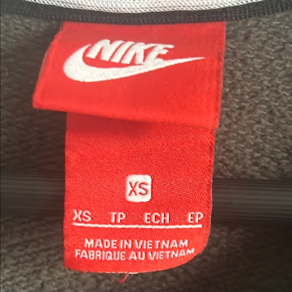 Nike Women's Logo Gray Long Sleeve Crewneck Sweatshirt Athletic Loungewear - Picture 7 of 10
